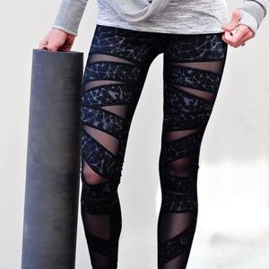 Lululemon High Times - Mesh Tech Sz6 EUC